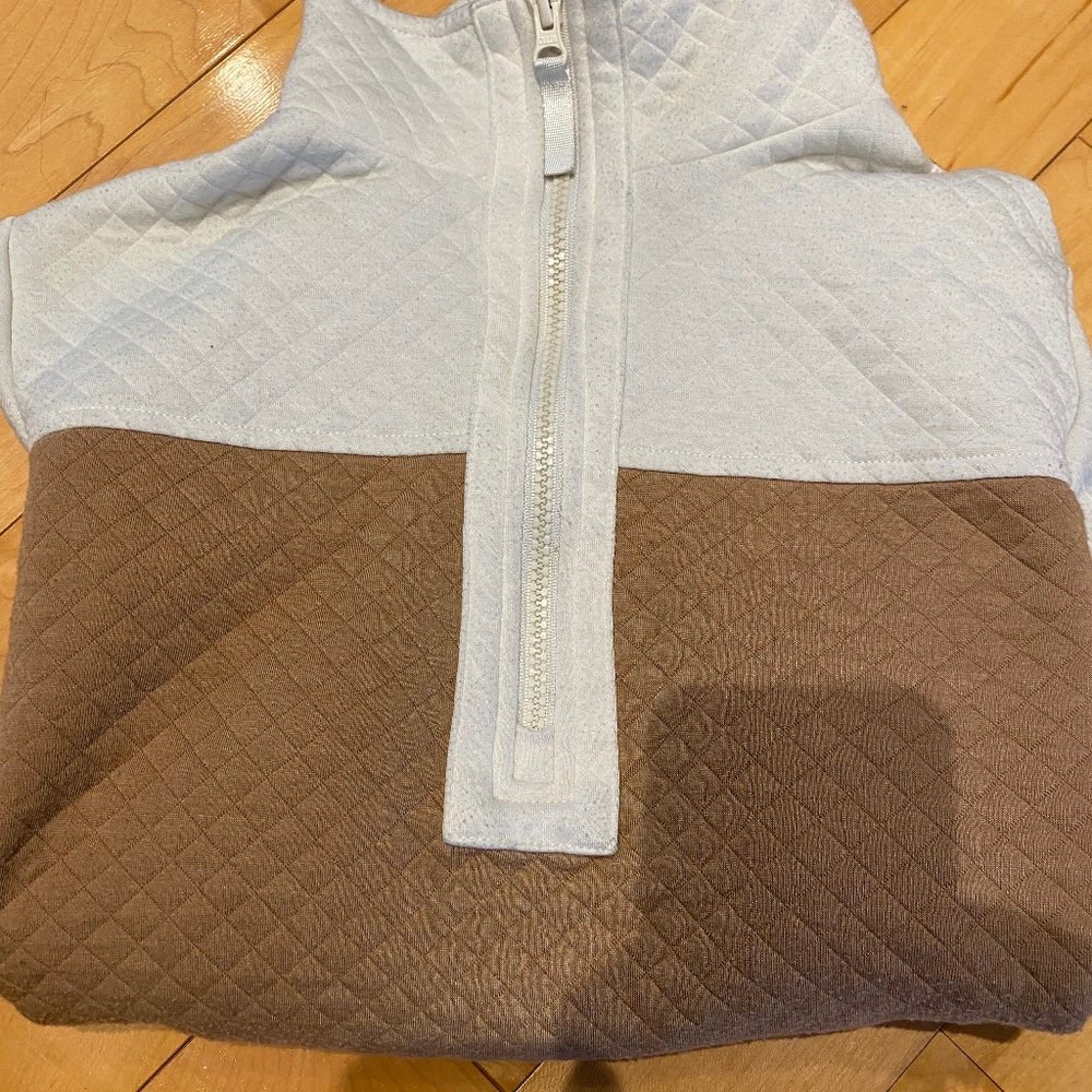 Women’s Two-Tone Quilted Half-Zip Top in Light Gray and Brown